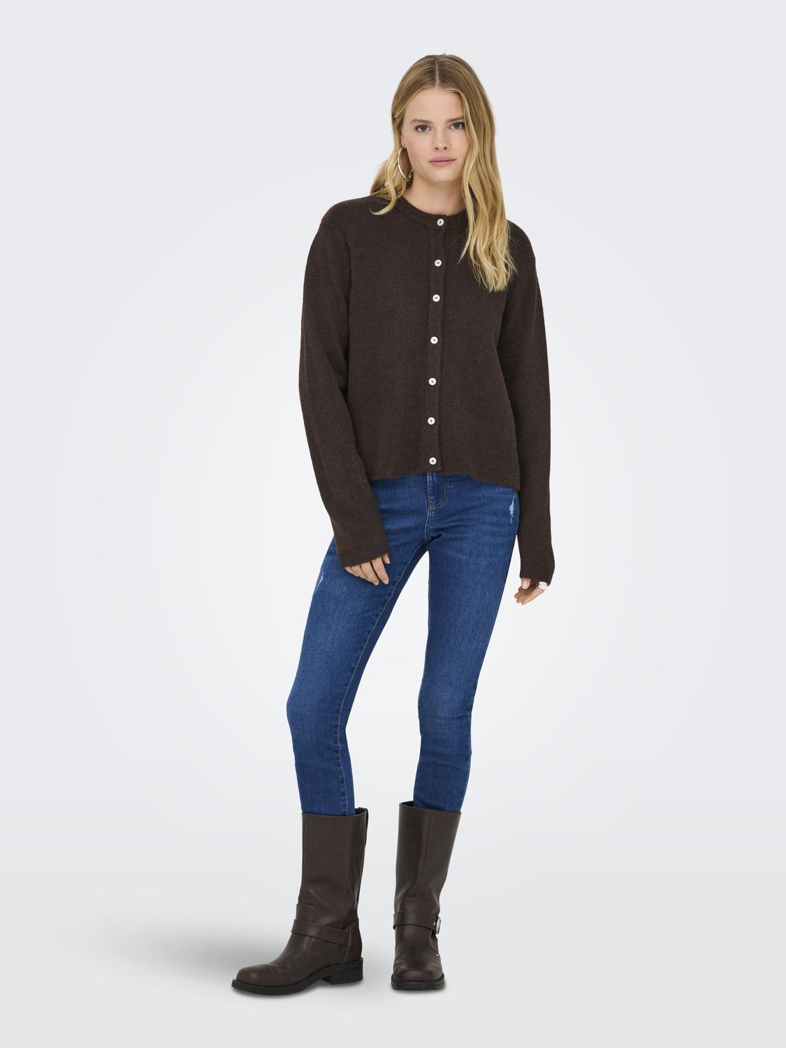 model_shot-front_full